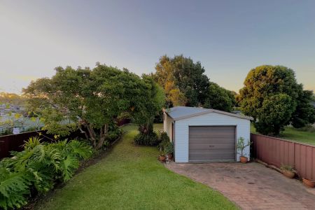 Beautiful 3-Bedroom Family Residence - Photo 5