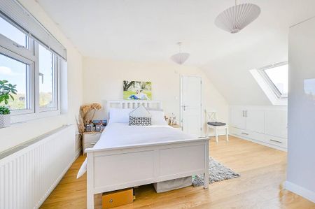 3 bedroom flat to rent - Photo 3