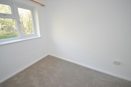 2 bedroom end of terrace house to rent - Photo 3