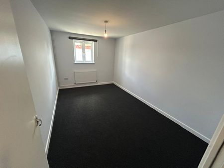 4 Bed Flat, Shield Retail Centre, BS34 - Photo 2