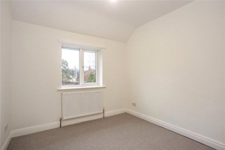 4 bedroom semi-detached house to rent - Photo 5