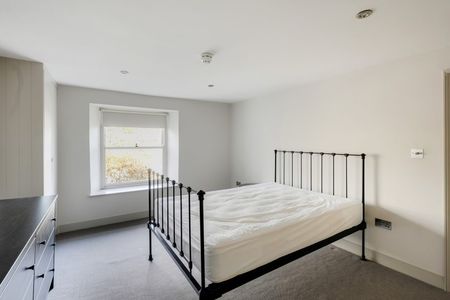 2 Bed Flat - Photo 3