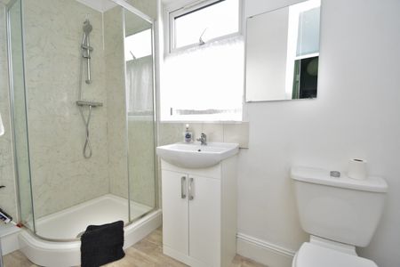 5 bedroom terraced house to rent - Photo 4