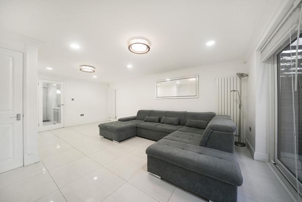 4 bedroom terraced house to rent - Photo 1