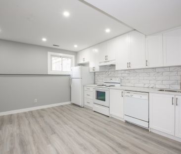 Spacious 2 Bedroom Lower Unit in Welland!! - Photo 5