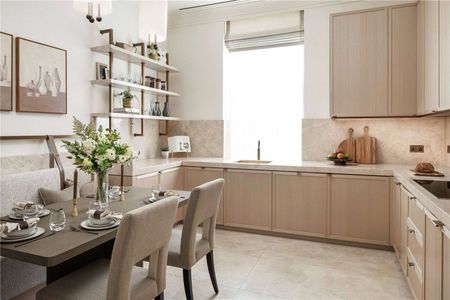 Exceptional Three-Bedroom Duplex with Private Entrance in the Heart of Knightsbridge - Photo 2