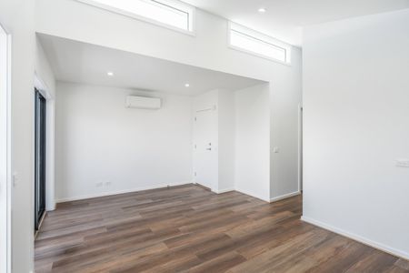 Modern Living in Prime East Geelong - Photo 3