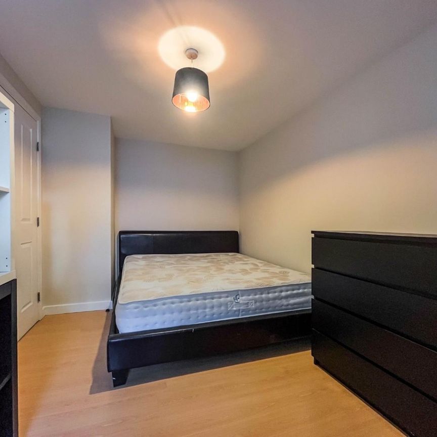 2 bedroom Flat To Let - Photo 1