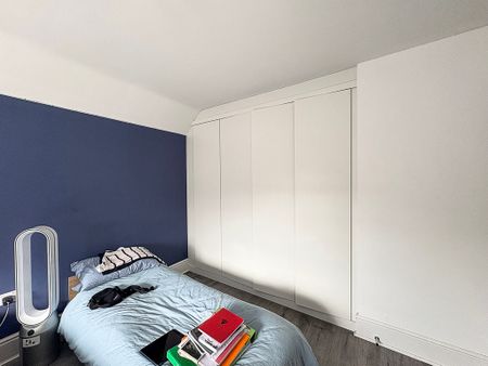 Spacious four-bedroom detached home with garage and garden. Set within a quiet residential development, this well-presented four-bedroom detached home offers generous living space, modern interiors, and a practical layout ideal for family living. - Photo 3