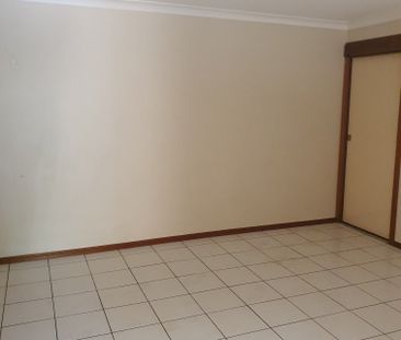 Neat and tidy 2 bedroom unit! - Photo 2