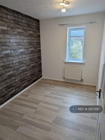 3 bedroom terraced house to rent - Photo 2