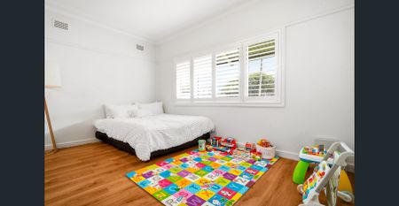 TASTEFULLY UPDATED FAMILY HOME IN SOUGHT-AFTER REGENTVILLE - Photo 3