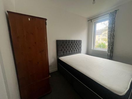 3 bedroom flat to rent - Photo 5