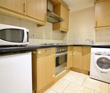 Hanworth Road, Hounslow - Photo 2