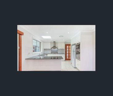 IDEAL FAMILY HOME - Photo 3