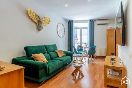 Eclectic 1-Bedroom Apartment with Balcony Near La Ramblas - Photo 2