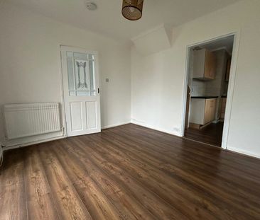 Semi-detached house to rent on - Photo 2