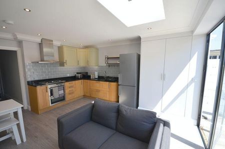 1 bedroom in a house share to rent - Photo 3