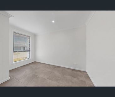 12 Finch Street, Ripley, Qld 4306 - Photo 2