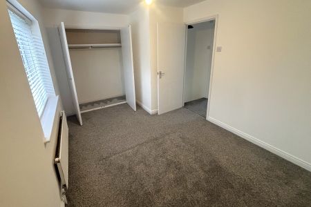 Fernihough Close, Weybridge - 2 bedrooms Property for lettings - Seymours - Photo 2