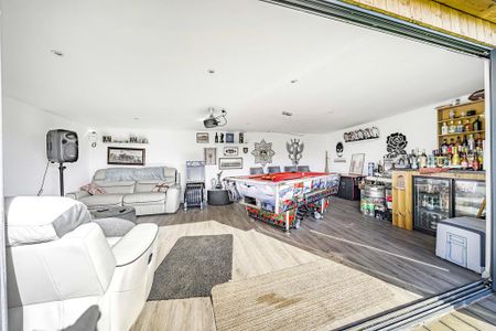 4 bedroom semi-detached bungalow to rent - Photo 2