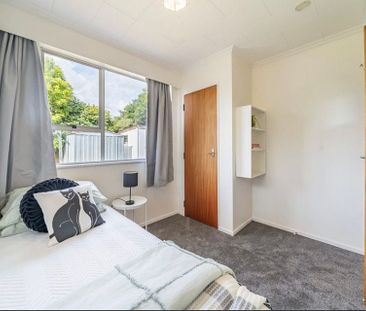 Tidy 2 bedroom pet friendly unit - Photo 6