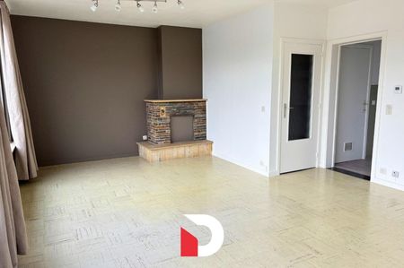 Lichtrijk gerenoveerd appartement, 3 slaapkamers en garagebox - Photo 4