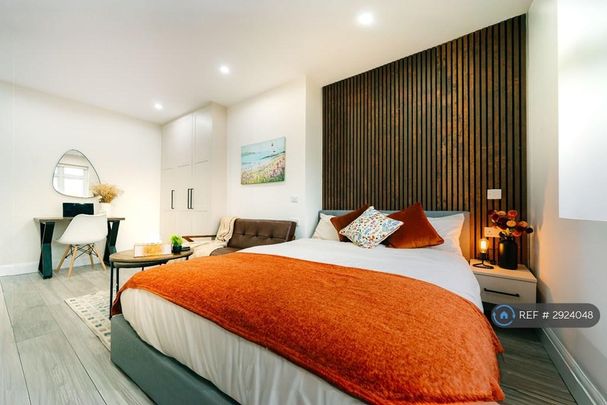 1 bedroom in a house share to rent - Photo 1
