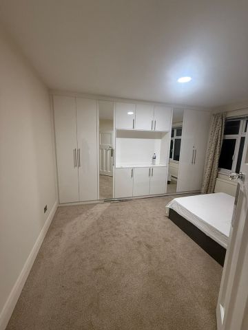 3 Bed Semi-Detached House, Raymead Avenue, CR7 - Photo 4