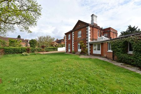 Situated in the heart of picturesque Bray Village, an elegant period house with gated off- street parking and a lovely private garden. - Photo 3