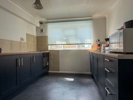 Room 3, St. Marys Square - Photo 5