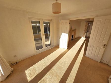 4 bedroom detached house to rent - Photo 4