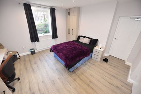 1 bedroom Apartment in Midland Road, Leeds - Photo 5