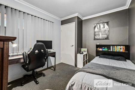 Modern Family Living in the Heart of Baldivis - Photo 3