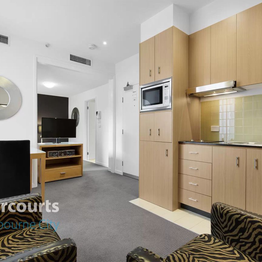 Stay Classy on Collins - Fully Furnished! - Photo 1