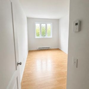 2 CH - 1 SDB - Saint-Lambert - $1,800 /mo - Photo 2