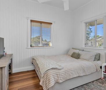 Highset Character Home - Photo 6