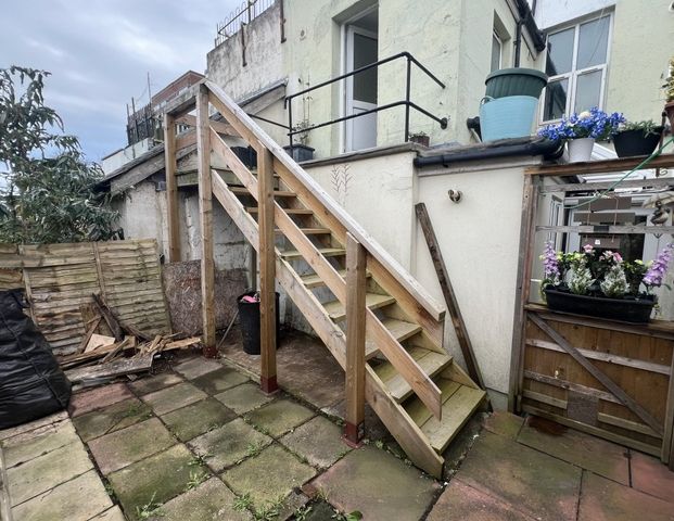 Alexandra Road - Photo 1