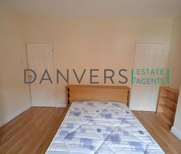 4 bedroom end of terrace house to rent - Photo 3