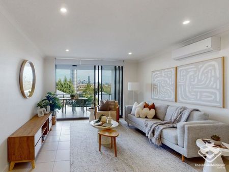 Quiet Apartment - Perfect Location - Photo 3