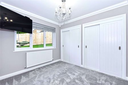 A three bedroom bungalow finished to a high standard and located in the village of Lane End - Photo 3