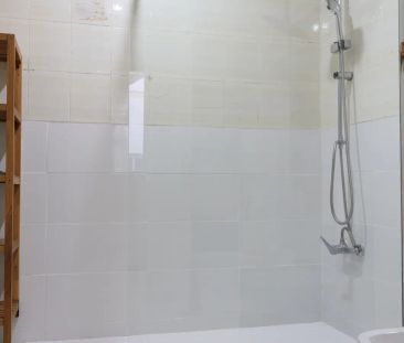 Room in a shared 5-bedroom apartment for rent in Universidad. - Photo 5