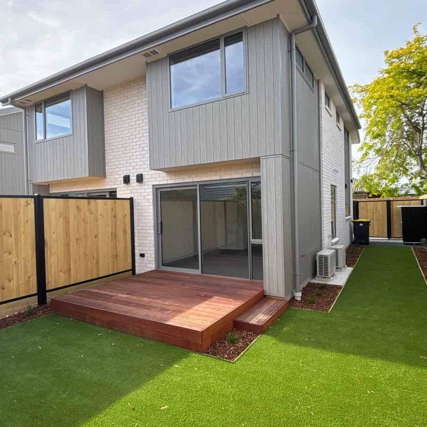 Excellence on Euston - Photo 1