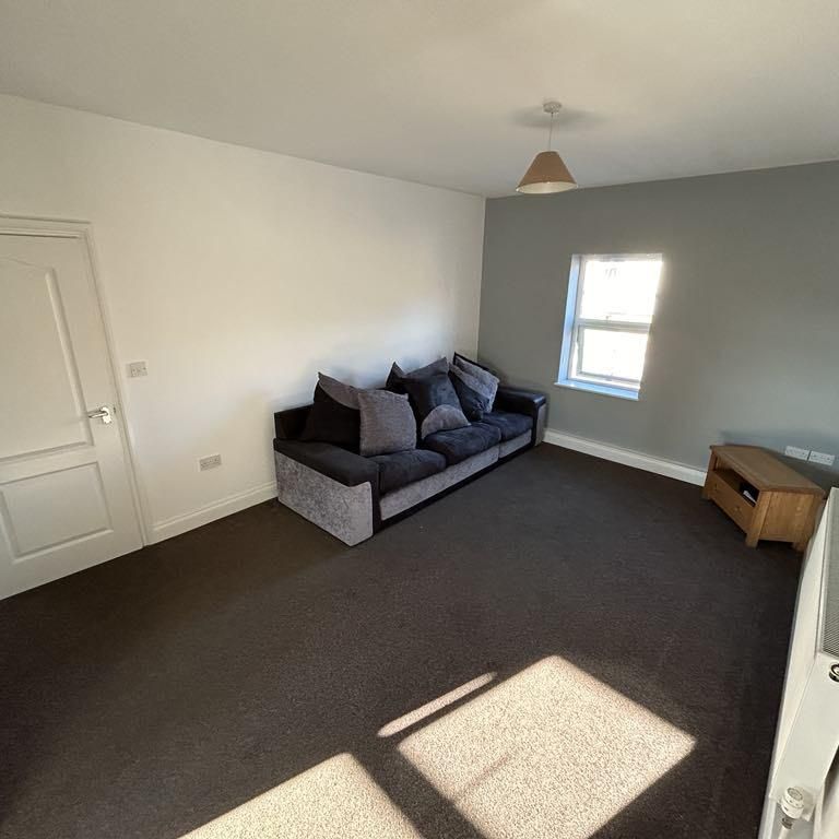 3 bedroom flat to rent - Photo 1