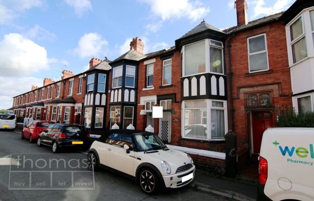 4 Bedroom Town House, Chester - Photo 1