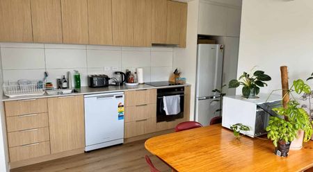 Beautiful 2 bedroom available now! - Photo 3