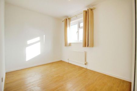 2 bedroom semi-detached house to rent - Photo 3