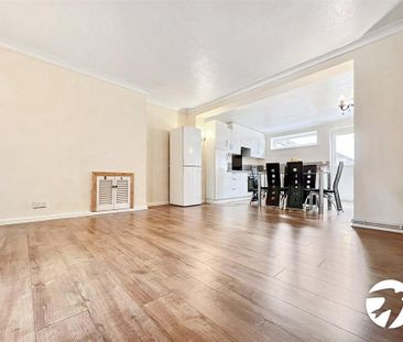 3 bedroom end of terrace house to rent - Photo 2