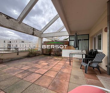 Appartement T2 bis meublé avec terrasse et place de parking - Photo 2