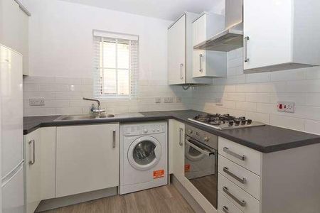 Buckingham - A Fully Redecorated Bed House With New Flooring, Gas Heating And Carport Parking!, MK18 - Photo 3